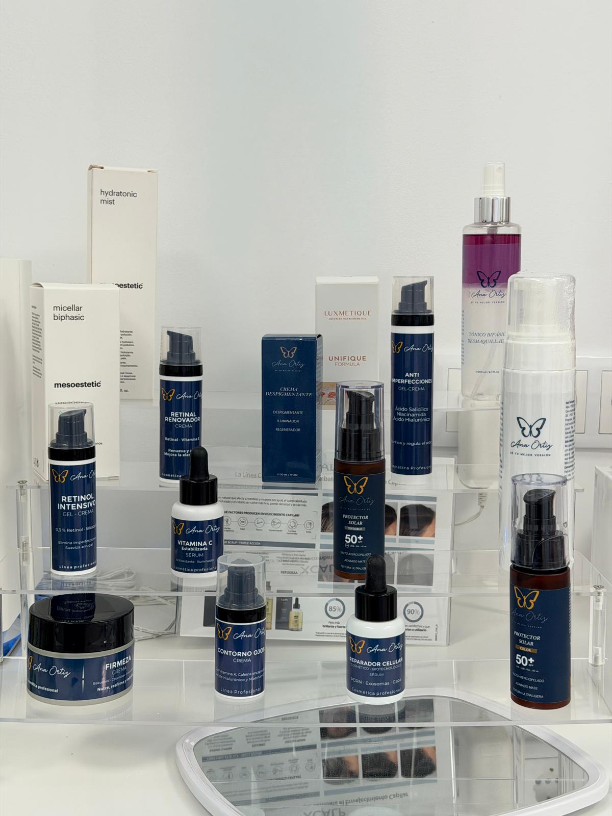 Línea de cosmética propia de Ana Ortiz en expositor